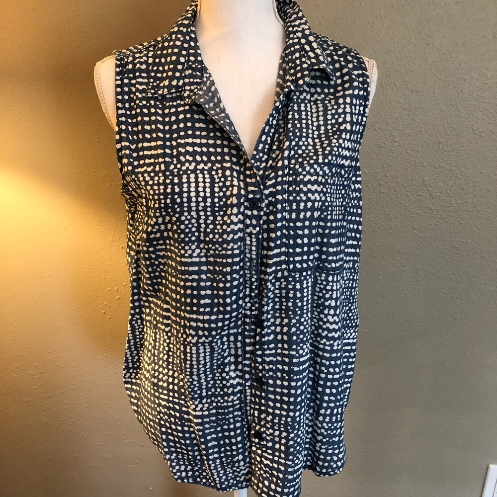 Blue chambray with white sleeveless button up